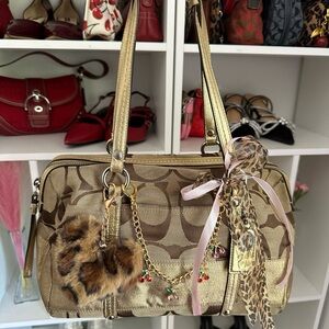 Gold Coach Signature Stripe Large Shoulder Bag 🎀✨🧸